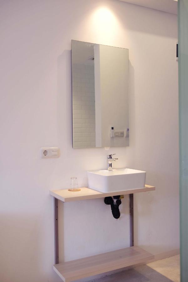 Little Mykonos Hotel Bandung Buitenkant foto