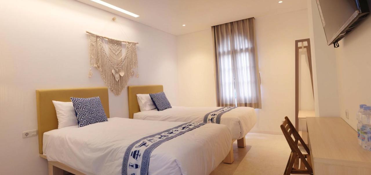 Little Mykonos Hotel Bandung Buitenkant foto
