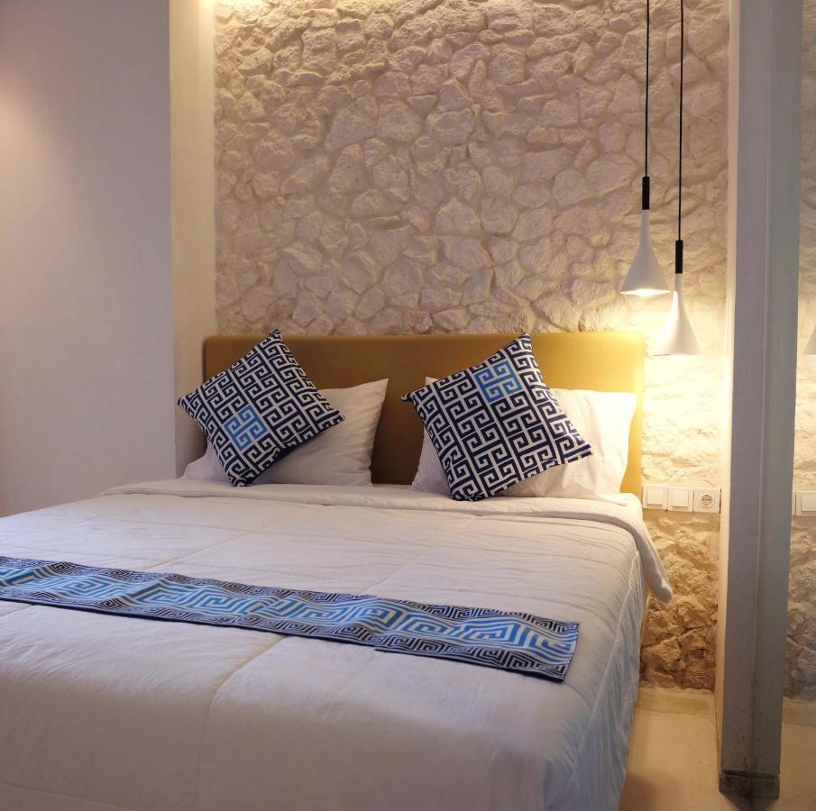 Little Mykonos Hotel Bandung Buitenkant foto
