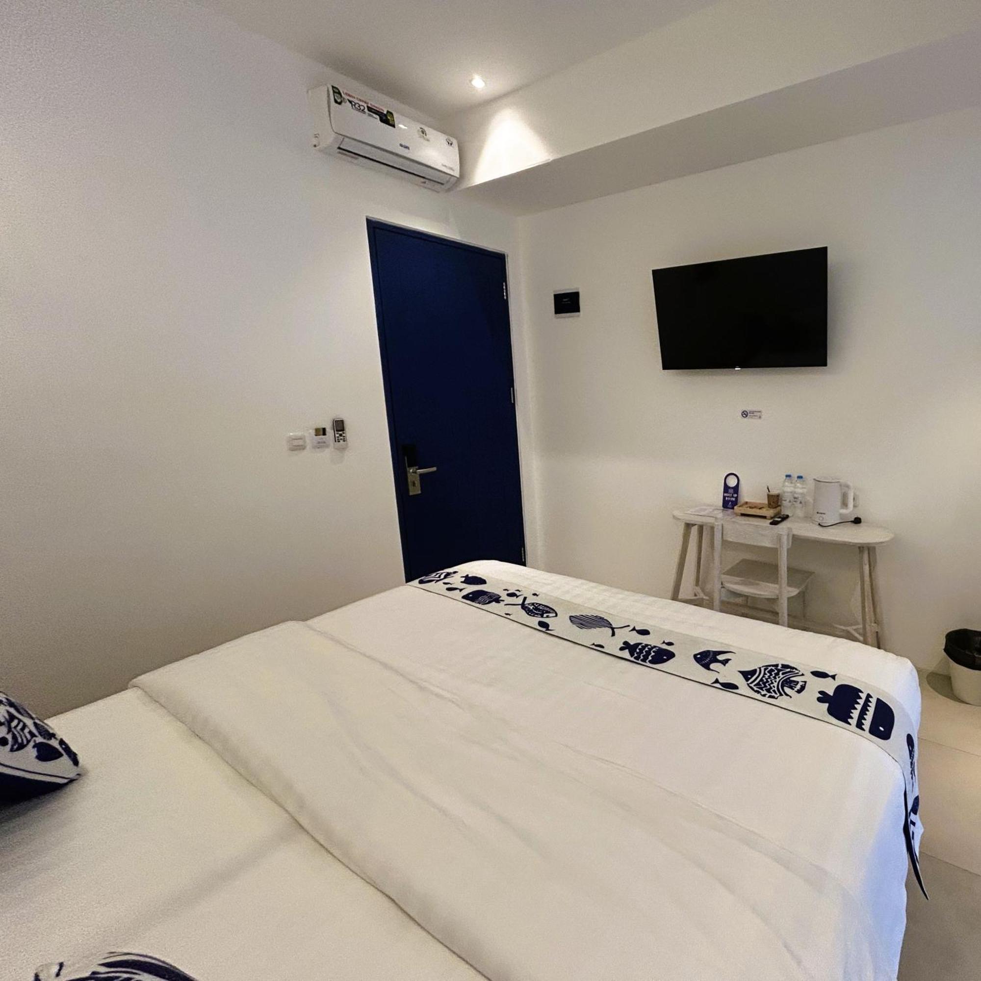 Little Mykonos Hotel Bandung Buitenkant foto
